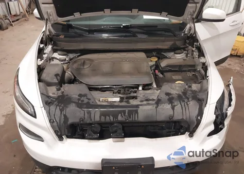 2016 Jeep Cherokee Latitude из США, поврежденный, VIN 1C4PJMCS5GW271708